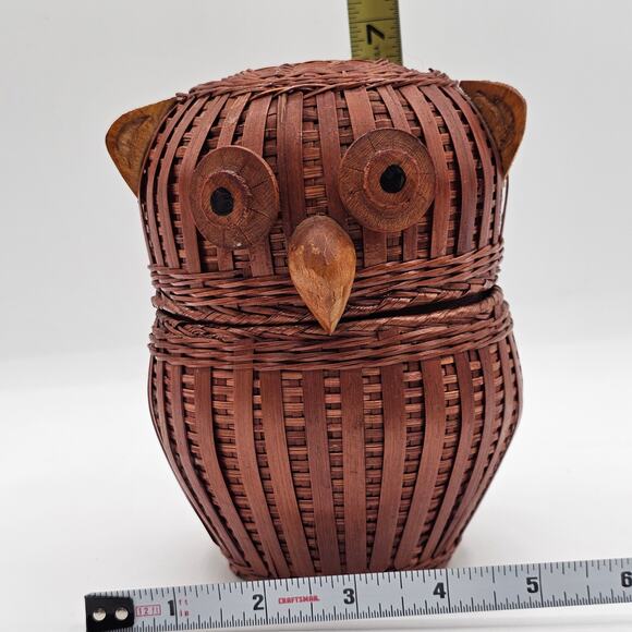 Vintage Owl Basket Figural Planter with Wood Accents, Mid Century Wicker Storage - Picture 7 of 8